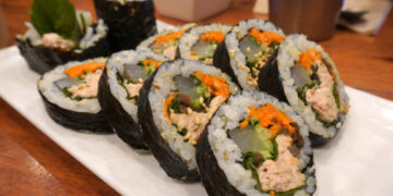 김밥 예찬 – 그리운 얼굴을 떠올리게 하는 동그란 그대는 김밥
