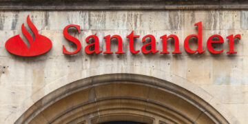 뜻밖의 연말 보너스 – Santander은행 실수로 2배의 금액 송금