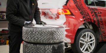 눈길과 빙판길에서도 가장 안전한 겨울 타이어는? – ADAC 테스트로 본 최우수 및 최하위 모델 비교