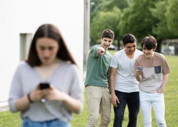 독일 학교에서 사이버 괴롭힘 증가, 단순한 장난 아닌 심각한 범죄 – 자녀 보호에 부모의 적극적 관리 필요