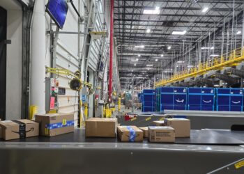 독일 Amazon 물류직, 절반 이상이 5년 이상 근속 – 얼마나 벌고, 어떤 복지 혜택을 누릴까?