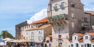 관광객 몰리지 않는 크로아티아의 숨겨진 보석, 트로기르(Trogir) – 유네스코 세계유산과 아드리아 해의 풍경
