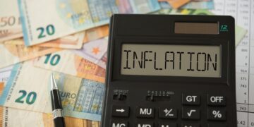 유럽중앙은행(ECB), 기준금리 2.5%로 6번째 연속 인하 – 하지만 오르고 있는 은행 이자율