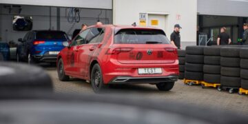 2026년 최고의 소형차용 사계절 타이어는? ADAC 16개 제품 비교 결과, 절반은 비추천